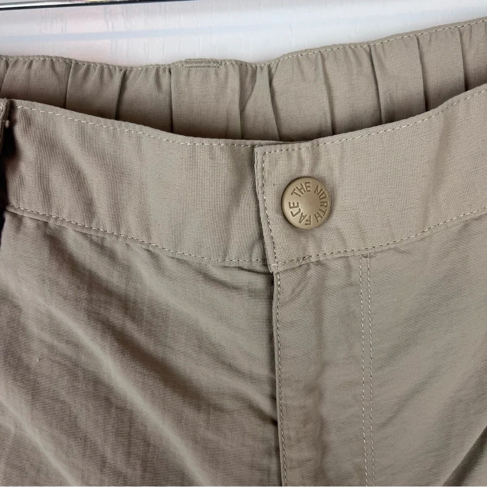 The North Face Men’s Tan Nylon Hiking Outdoor Cargo Shorts Size Large